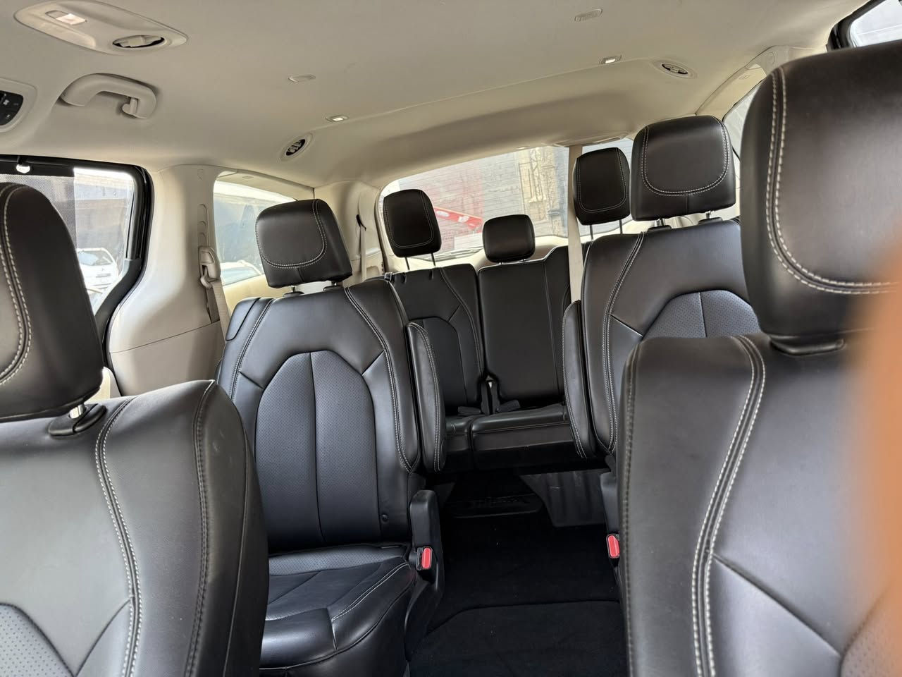 سلام عليكم باسفيكا للبيع موديل 2024 سيارة حادثه موضح بل صور السيارة مصلحه تصليح واحد على واحد جاهزه للاخير ماشيه 25 الف فقط مشي قليل السعر 235 وبيه شي بسيط حك الجيه
***********
