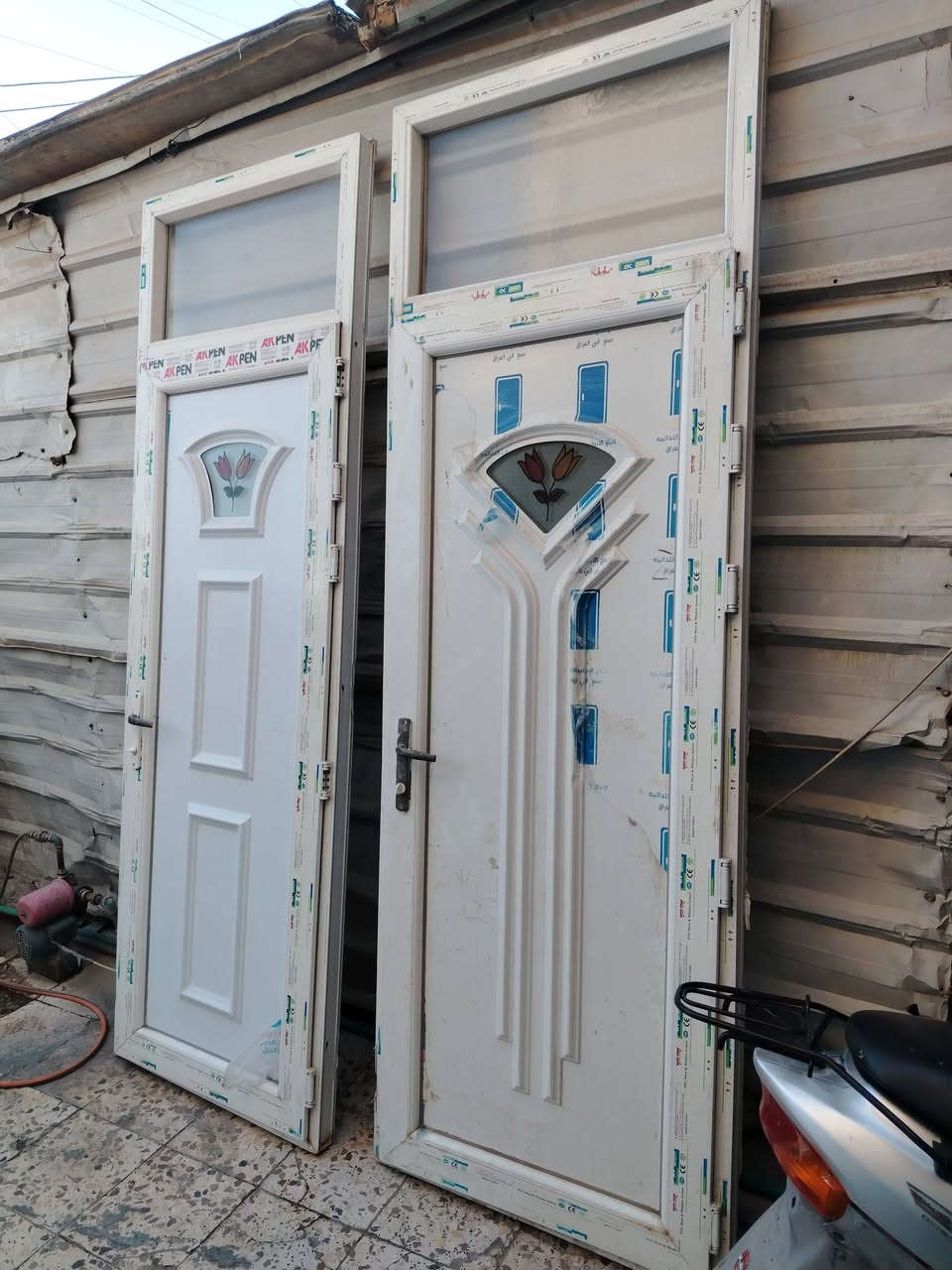 صباح الخير للبيع ابواب عدد 5منه 3/ابواب خشب 2المنيوم مثل ماموضح بالصور الشراي يراسل خاص ويدلل مكاني بغداد حي الجهاد ***********
