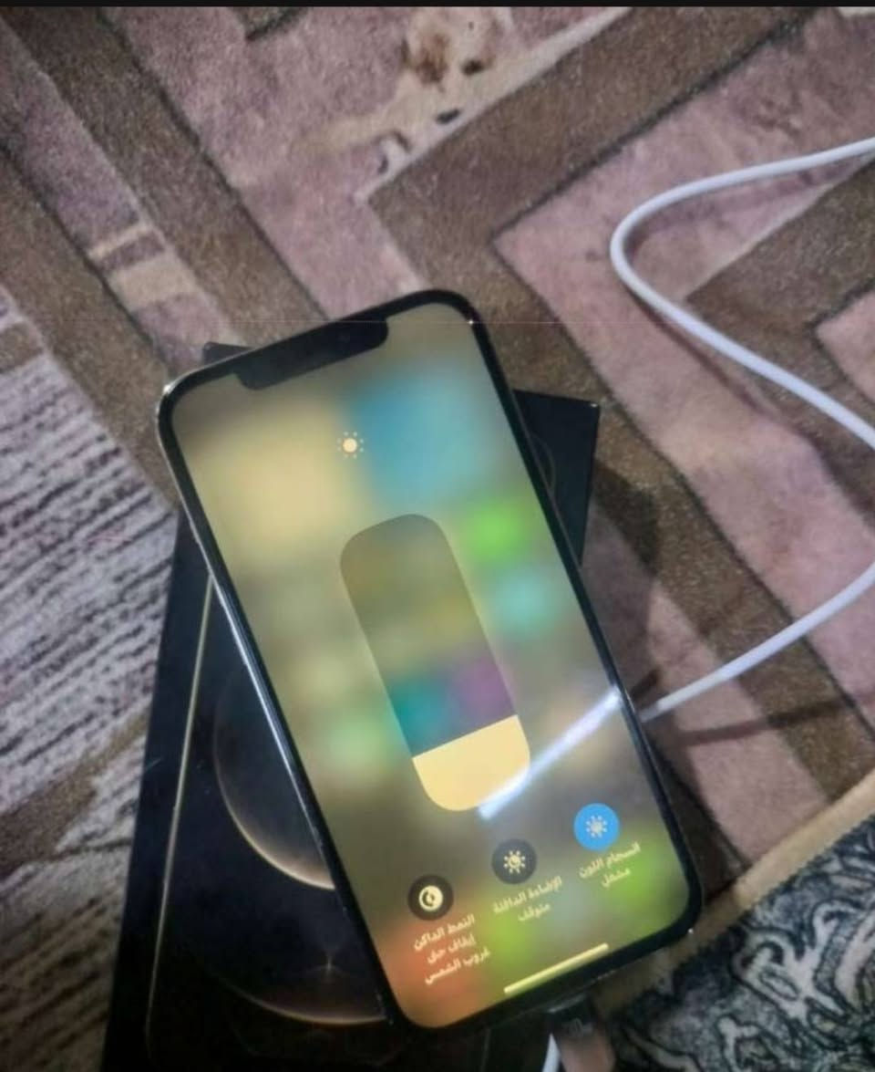 ايفون 12بروماكس جهاز مبدل فقط شاشه جهاز كله شغال فيس ايدي شغال بطاريته وضهر مكسور  78جهاز نضيف وكرتونه ويا سعر375شراي لا يتعبنه ***********
