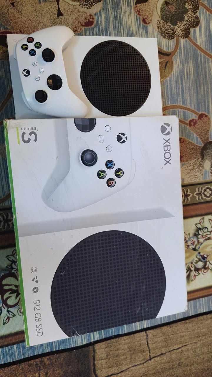 اكسبوكس سيريس اس للبيع
نظافة %100 كامل ملحقاتهة كيبل الشركة و        hdmi وجويستك مع حساب
السعر: 350 بي مجال قليل 
المكان: الديوانية حي الفرات
للتواصل***********
