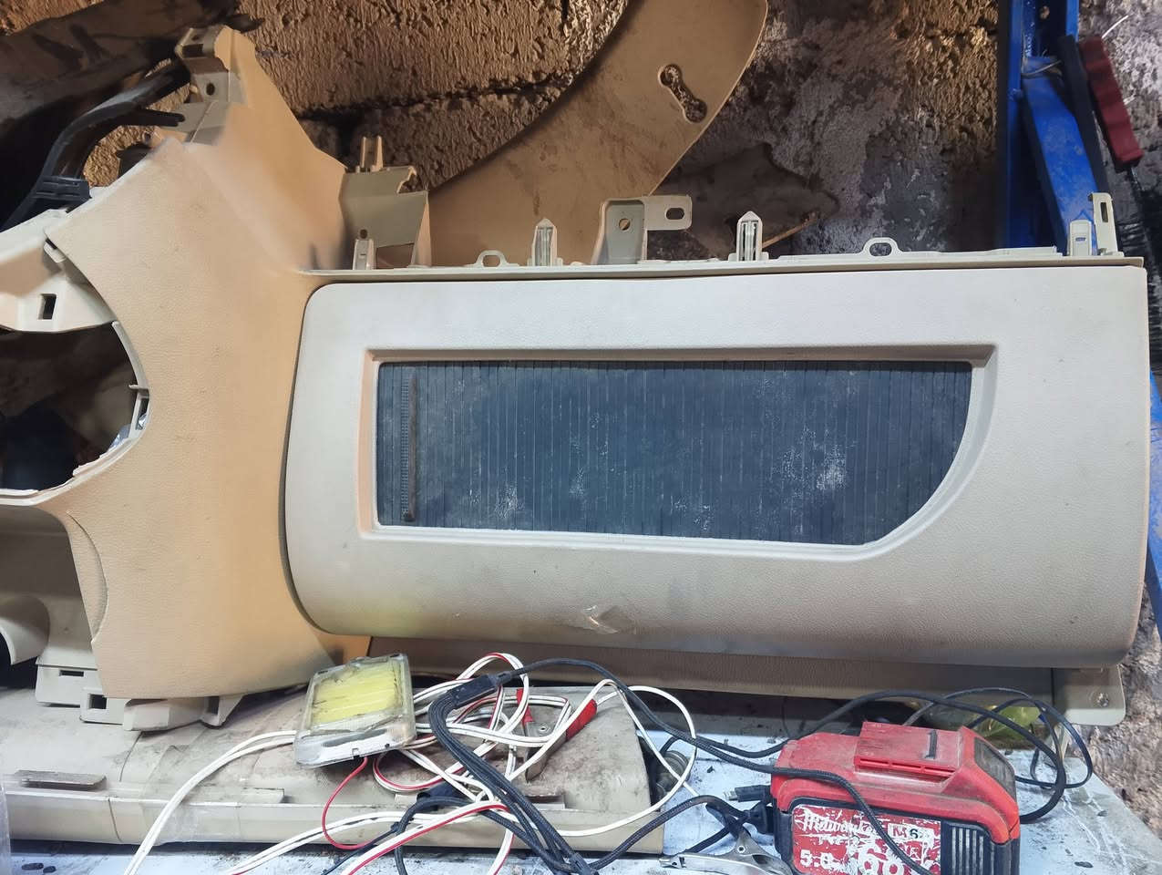 سلام عليكم غراض باندا حاويه مع توصيل عنوان كركوك.  0701276371.   ***********
