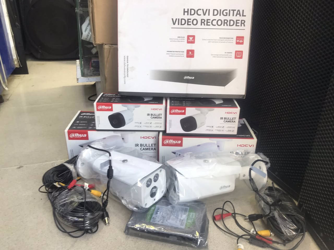 سيستم كاميرات مراقبه اصليه نوع داهوا بدقه 4 ميكا بيكسل كاميرات حديد اكبار 2 و  2. كاميرات صغيره منظومه جاهزه تعال وشد كيبل امتار 100 متر وياهن توصيل موجود***********
