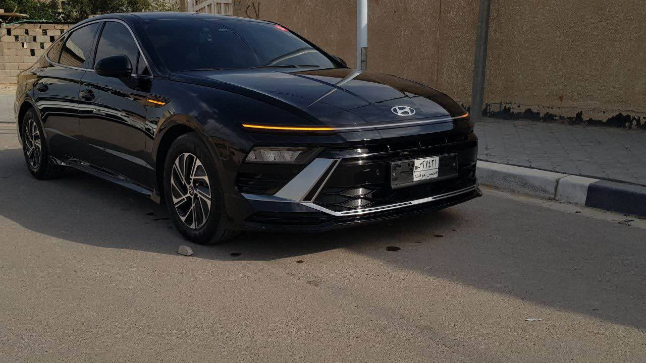 سوناتا 2024 هايبرد وارد كوري 
السياره كفاله عامه 
داخل جلد اسود ملكي 
تدفئة ستيرن 
كير تعليك 
تشغيل عن بعد 
الشاشه بنورميه متصله
ابل كار واندرويد اوتو 
رادار امامي وحاساسات 
امامي خلفي 
السيارة وارد كوري تختلف عن الوارد الامريكي 
والخليجي بالمواصفات والعزل،  السياره مرقمه وجاهزه 
مكان السياره البصره 
الزبير ***********
*********** الزبير, البصرة
