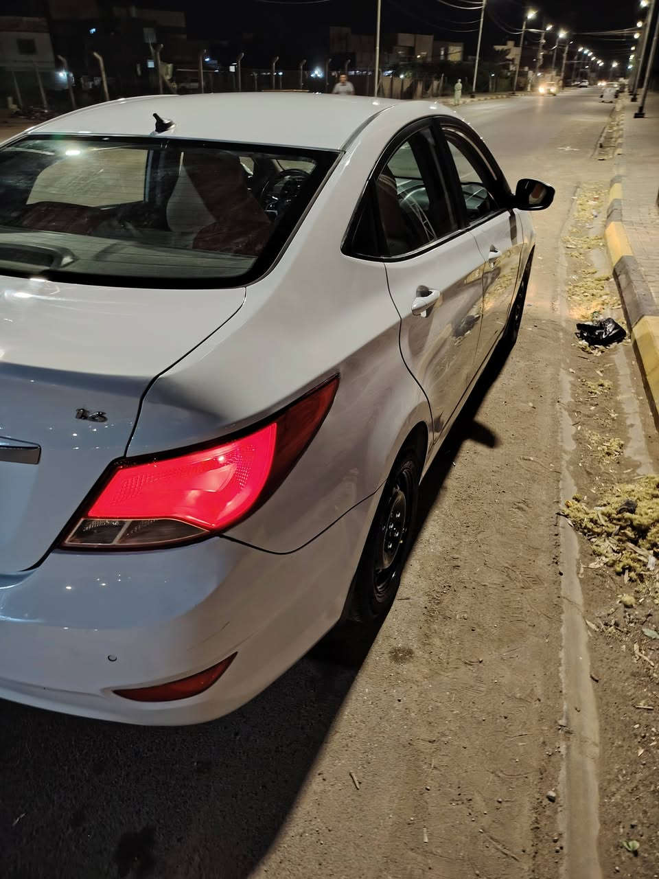 للبيع اكسنت موديل 16 لون ابيض خليجي مواصفات نص فول سياره كفاله بس قبق الجنطه مبدل اصلي بدون صبغ محرك و كير خير من الله ماشي 135 الف مكينه 1600 دوش رقم بغداد مكانهه واسط الكوت السعر  105  ***********.   ***********
