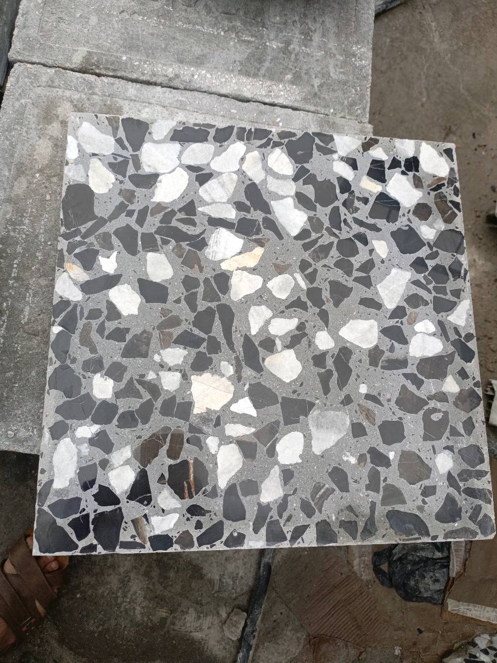 ​🌙 [معمل الماس ] يهنئكم بحلول شهر رمضان المبارك 🌙
​بيتك محتاج ترتيب قبل العيد؟ حديقتك وسقفك يستاهلون الأفضل! 🏠✨
​لأننا نعرف أن "البيت هو الراحة"، جهزنا لكم أجود أنواع الشتايكر والمقرنص وبقية مستلزمات البناء والديكور الخارجي بأسعار المصنع وبأعلى المواصفات.
​💎 قائمة منتجاتنا (جودة وتحدي):
​✅ شتايكر السطح: قياسات (80×80) و (60×40) - عزل وقوة ومتانة.
​✅ الأناقة السداسية: شتايكر ملون سداسي يغير شكل الحديقة.
​✅ المقرنص والرصيف: أشكال وألوان تناسب ذوقك.
​✅ الكاشي والموزاييك: تشكيلة واسعة من المرمر والكاشي الفاخر.
​✅ لمسات الحديقة: مصاطب مريحة، سنادين مودرن، و "لاين" حدائق مميز.
​✅ الأساسيات: بلوك وسواقي بكل القياسات.
​🔥 عرض "خير رمضان" الخاص 🔥
​بمناسبة الشهر الفضيل، نعلن عن عرضنا الخاص لكل الحجوزات خلال شهر رمضان:
​ على طلبيات المقرنص والشتايكر.
🎁 
​📍 العنوان: بغداد1
​[معملنا.. حيث تجتمع الجودة مع الأمانة]