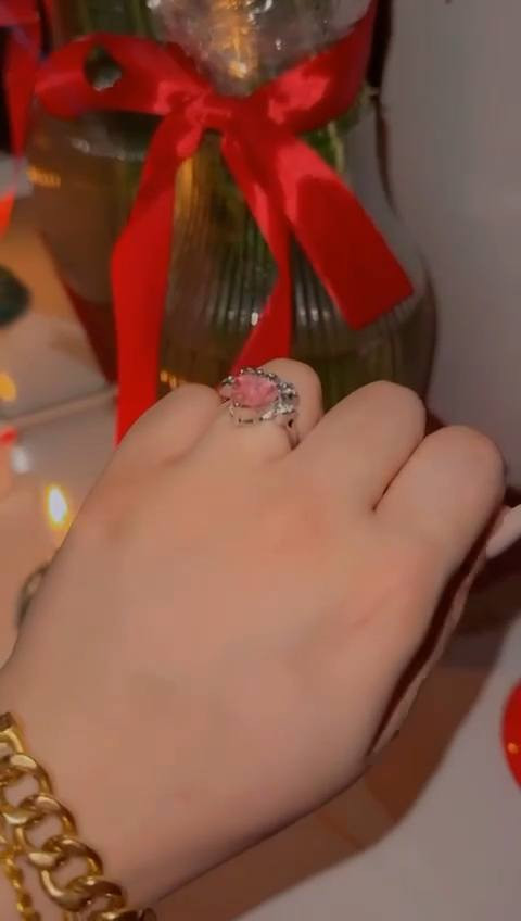 خاتم الحُب
يحتوي على حجر التوباز الوردي يشتغل على شاكرا التاج 👑 والحلق والقلب
للأشخاص اللي يُعانون من جفاف عاطفي ، وتوتر في العلاقة ومُعارضات مِن قبل الأهل ومشاكل في العلاقة ، ولديهم خوف وقلق 
للي يرغبون بالزواج من شخص مُعين ، يعمل هذا الحجر على تنظيف وسحب كل الأفكار والكينونات الفكرية السالبة ، 

السعر 35 ألف. مع التوصيل


**إذا كنت صاحب هذا الإعلان وتريد حذفه لأي سبب، رجاءا أرسل رسالة إلى الدعم الفني**