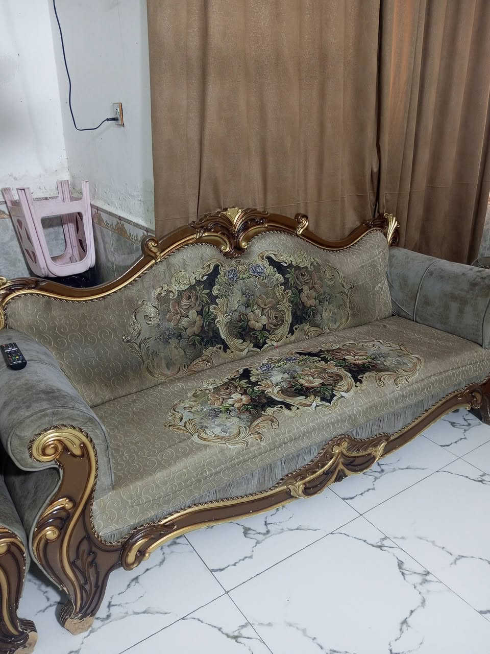 تخم عشر مقاعد خمس قطع بي بس يده وحده بيه ضرر سعره 200 مكاني الديوانيه شارع الوكفه *********** بي واتساب

