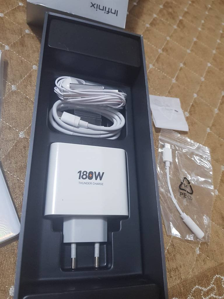 جهاز انفنكس زيرو الترا غني عن التعريف بالمواصفات
 اسخدام قليل 
12 دقيقه يفول شحن كامرته 200 ميجا بكسل
 شحن سريع 180واط
ذاكرة 256 رام 12 دبل خطين غراضه بعدهن ما مستخدمات ***********
للبيع او مراوس سعرة 375  الف كربلاء, العراق
