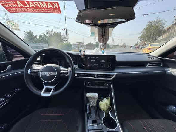 ‏K5 2021
رقم بغداد جديد باسمي
فول مواصفات عدا الفتحه 
بصمه 
تحديد مسار 
تحكم ذاتي  
رادارات
سايد بريك دكمه 
اوتو هولد
تشغيل عن بعد
توقف ذاتي 
اربع وضعيات قياده 
اربع عدسات
محرك 1.6 تيربو 
وبعد بيهه مواصفات 
السعر 143 
اللاستفسار اتصل على الرقم : ***********
