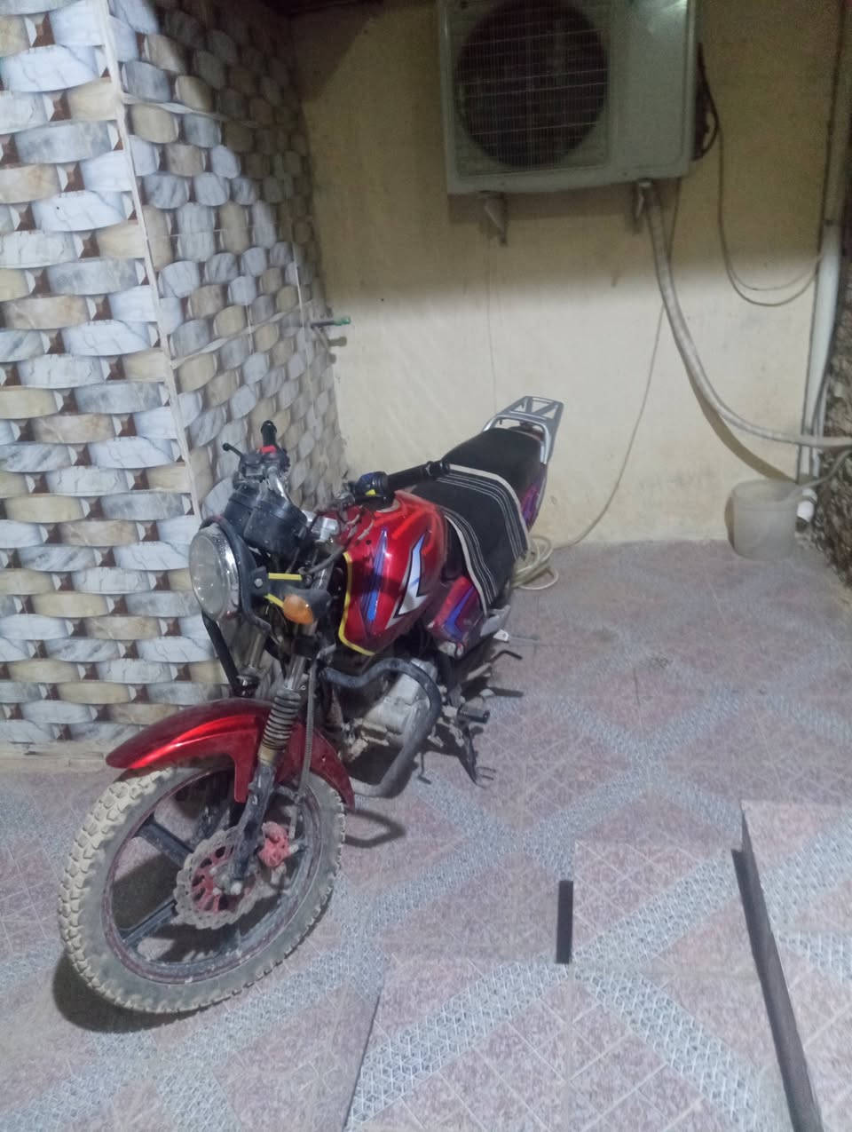 السلام عليكم دراجه للبيع كوم حديد شغاله اكفلك محرك وكير اوراق اصولي سعر 650 
‏‪***********‬‏
