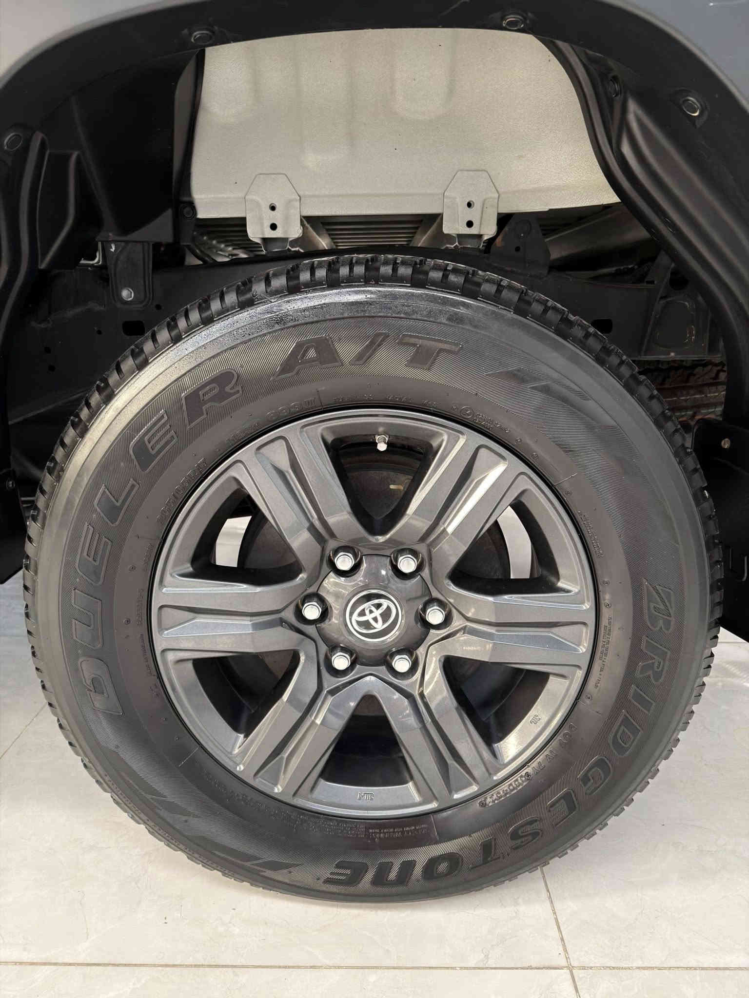 تی ار دی TRD 2023
محرک 6 سلندر شریکە سید نهرو 
فول مواصفات شاحنە بلوتوث بنید جکات لایت لید بصمە یدات ذهبی نضام ایکو و سرعە و تحدید سرعە مری اشارة حساسات فول فول     
مکفول کفالە عامە دعامیە لدعامیە
ماشی  50 الف حقیقی جدید 
رقم السلیمانیە بشرط تحویل وغرامە
سعر 383 بی مجال بصیط
مکان قضاء کلار شارع المعارض
***********
