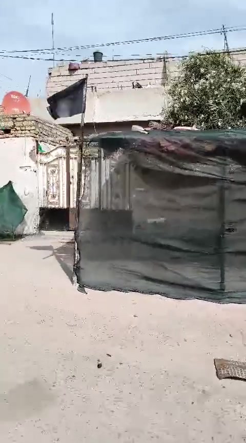 بيت بحي الشهداء بصف جسر الزهور 
ركن على ساحه ٢٥٠ م بناء قديم طابقين
للاستفسار 
***********
