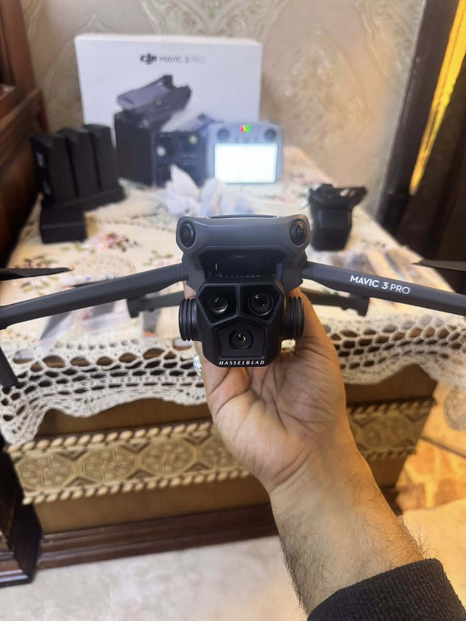 السلام عليكم ورحمة الله وبركاته
يتوفر الدرون العملاق dji MAVIC 3 PRO 
كامل الملحقات نظيف جدا جدا جدا مستخدم ٢،٨٨ ساعة فقط 
نظام الحجز بدون عربون ويتوفر توصيل 
مكاني بغداد حي الجهاد 
للحجز او الاستفسار مراسلة ماسنجر او واتس اب على الرقم ***********
