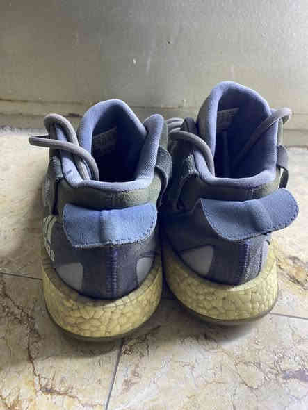 السلام عليكم
حذاء اديداس باله اصلي 
قياس 41
سعره 20 الف 
مكاني بغداد بلديات 
رقمي ***********
توصيل موجود
