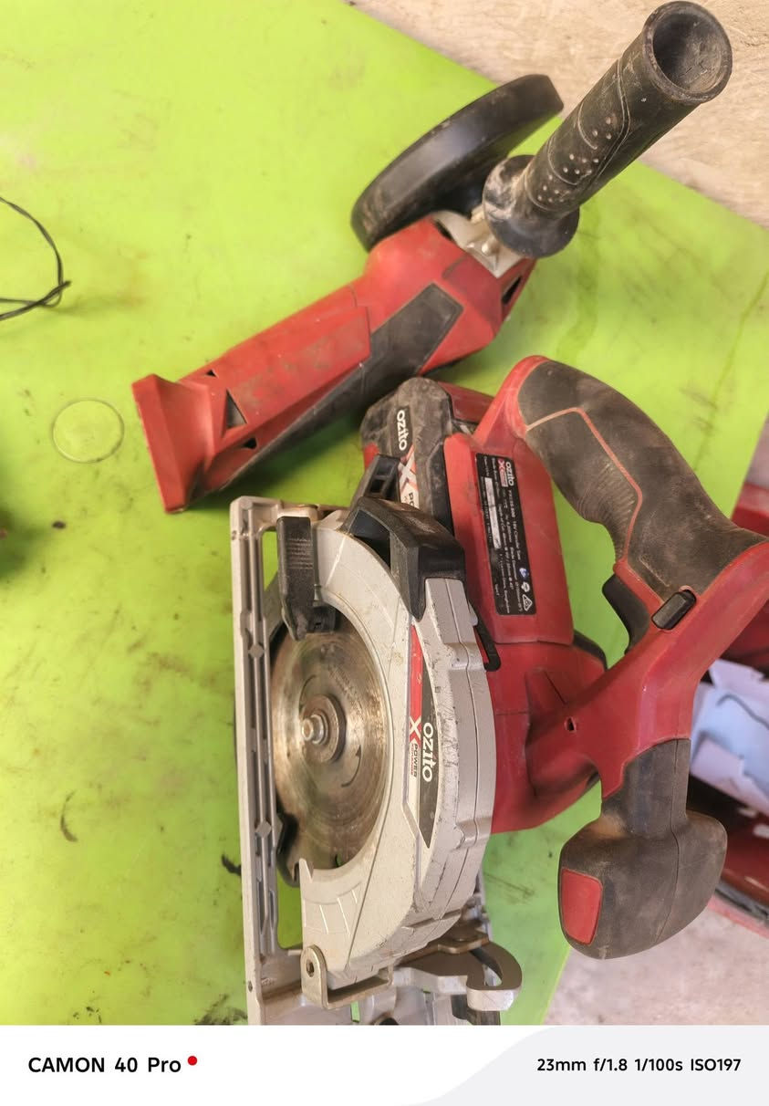 كوسره ومنشاراوزتو حجم القرص ٧ آنج مع بطاريه ٤ إمبير مع شاحنه الشاحنة عاطله فقط الباقي كلهن شغالات ب١٠٠ ألف كلهن بغداد مدينه الصدر ***********بي وتساب
