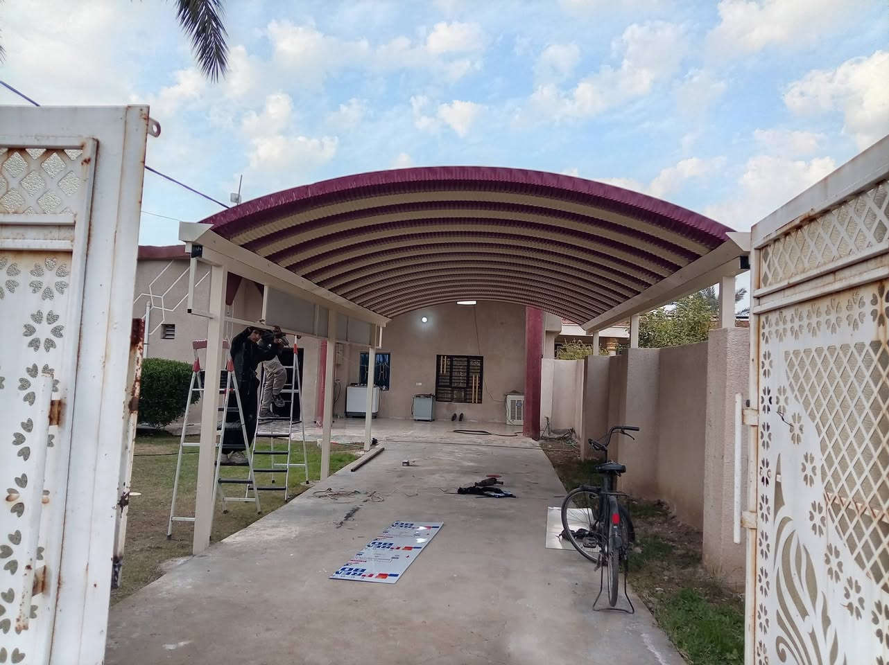 تم بعون الله عمل سقيفه في منطقة المحمودية وشكر كادر معمل الصادق سعر المتر ٢٣الف ***********
