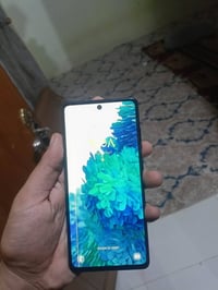سامسونگ اس 20الترا السعر 50الف قفل بي خط بالشاشه جهاز نضيف ومكفول بي ب...