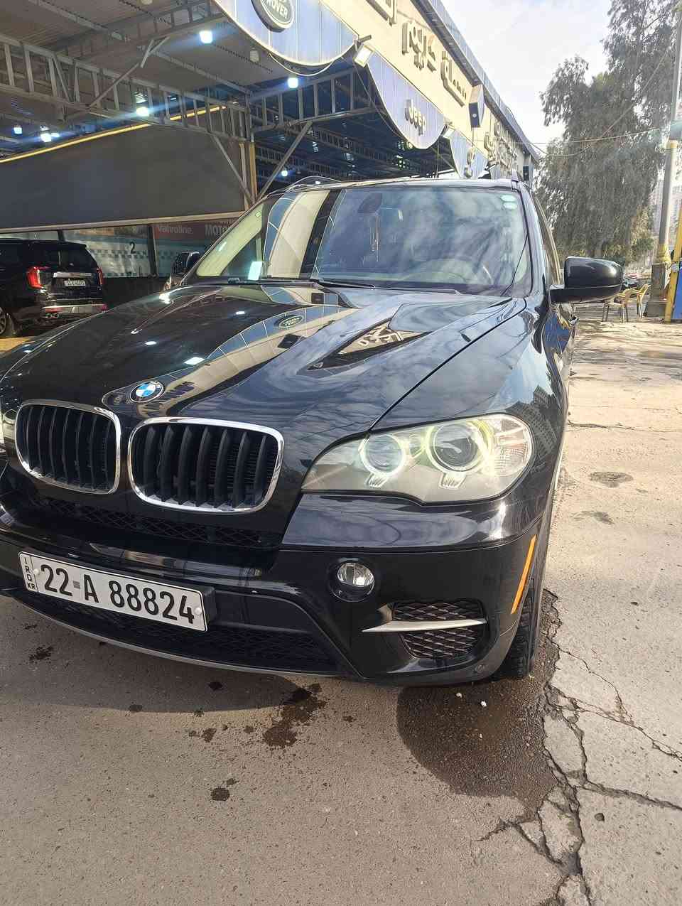 السلام عليكم  للبيع بي إم x5
موديل 2012
مكينه 6سلندر N55 توين تيربو  
تخم تاير جديد 
كهربائيات كله شغاله بلادي 
بسمي السياره 
تبريد تدفئة 
غرفه جديده /السعر 165
اللون : اسود من الداخل صاج
الإضافات : سقف بانوراما/ مقاعد جلد كهرباء مع ذاكرة تخزين/ تدفئة مقاعد/ و متعددة الخصائص / كاميرات 360 درجة / صندوق خلفي كهرباء/ بصمة تشغيل و دخول/ ستائر جانبية/ لوحة تحكم خلفية للمكيف/ جنط 19 انش / اضاءة ذاتية/ اضوية امامية زينون مع Led / حساسات اصطفاف 360 درجة/ هاند بريك الكتروني مع خاصية ال Auto Hold/ مكيف تتش/ ايرباج ) Auto lights | اضاءة ذاتية 
Airbags | وسائد هوائية 
Bluetooth | بلوتوث 
Navigation Maps | خرائط الملاحة
احمد العراقي 
للاستفسار الاتصال على 
***********‬‏
متواجد على الفيس
مكاني بغداد الشعلة
