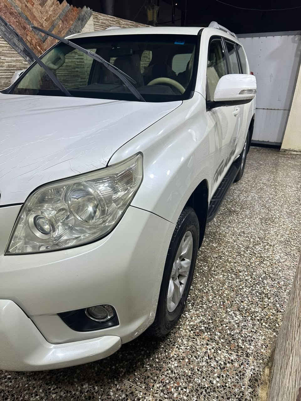 سلام عليكم البيع فقط
تيوتة برادو موديل 2013 كويتي فول مواصفات 
مكفولة كفالة عامة من الصبغ والبارد سيارة  جديدة 
السعر 295وبيهة مجال 
رقم بغداد بسمي تحويل مباشر 
موصفات معروفة 
ستة سلندر مكينة مكفولة كير مكفول 
ماشية 120 ألف حقيقي 
مكان بغداد  ***********
