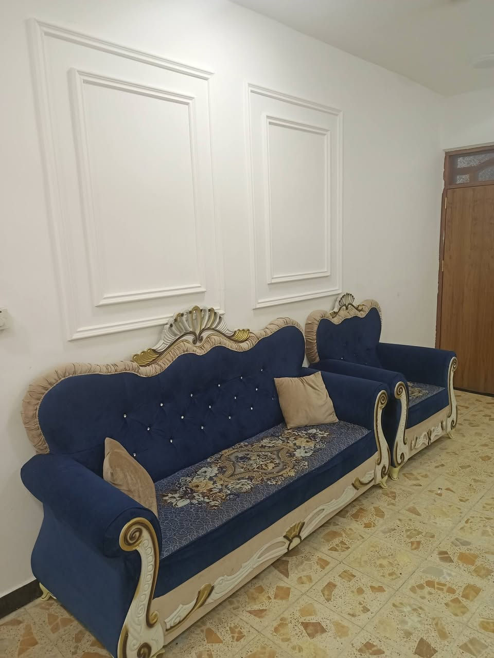 السلام عليكم
طخم للبيع نظيف 
خمس قطع 
السعر 450
حي الحسين القديم 
***********

