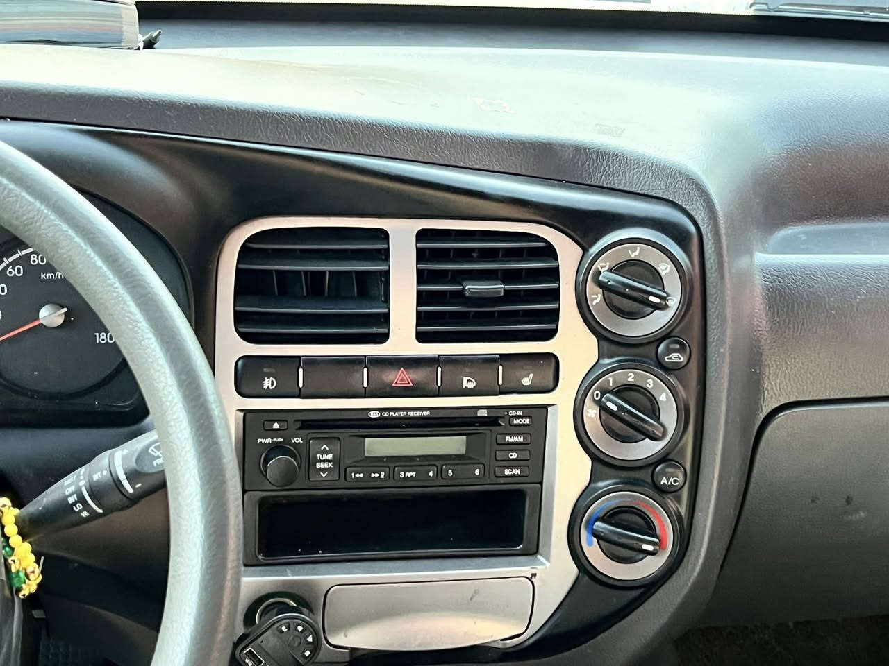 کیا ٣٠٠٠  سۆپەر براوەی دوبەی2010
یەک براوە 

ساردو گەرم ئیش دەکات 

٦ تایەی لۆک 

ناوبۆدی لۆک 

کامل مەسروف 

چوار دوگمە 

بئشوختو لئدراو 

ژم *********** ڤایبەر واتساب
