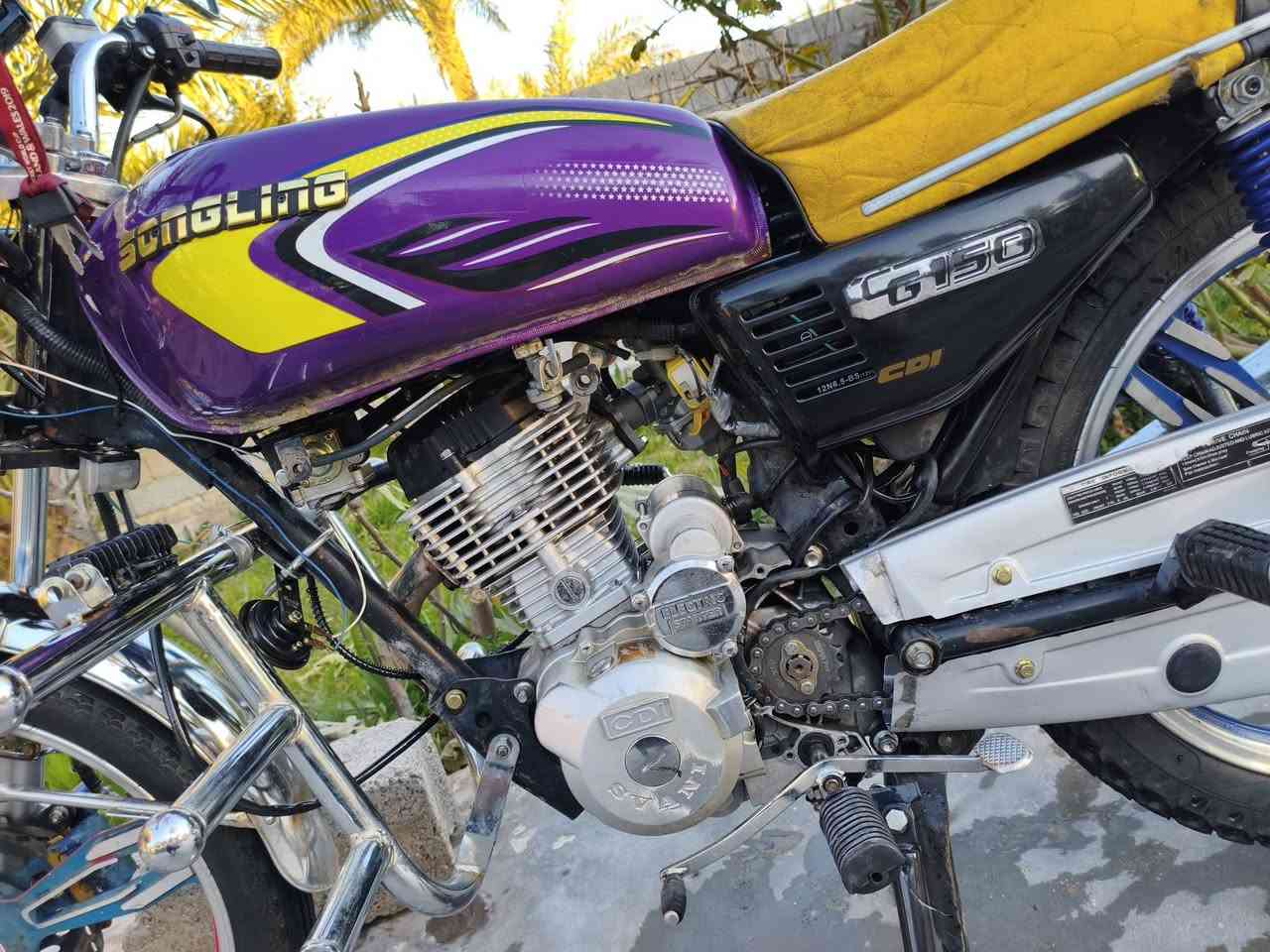 السلام عليكم 
دراجة سيفان خمسة كير موديل 2022 اوراق كاملة مرقمه رمادي مشروع وطني تتحول داخل بغداد الدراجه ما بيها اي شي بس الكيچ يراد له تفيلس التحويل ثاني  يوم  مكاني بغداد البياع الشرطة الخامسه للتواصل *********** بي واتساب
