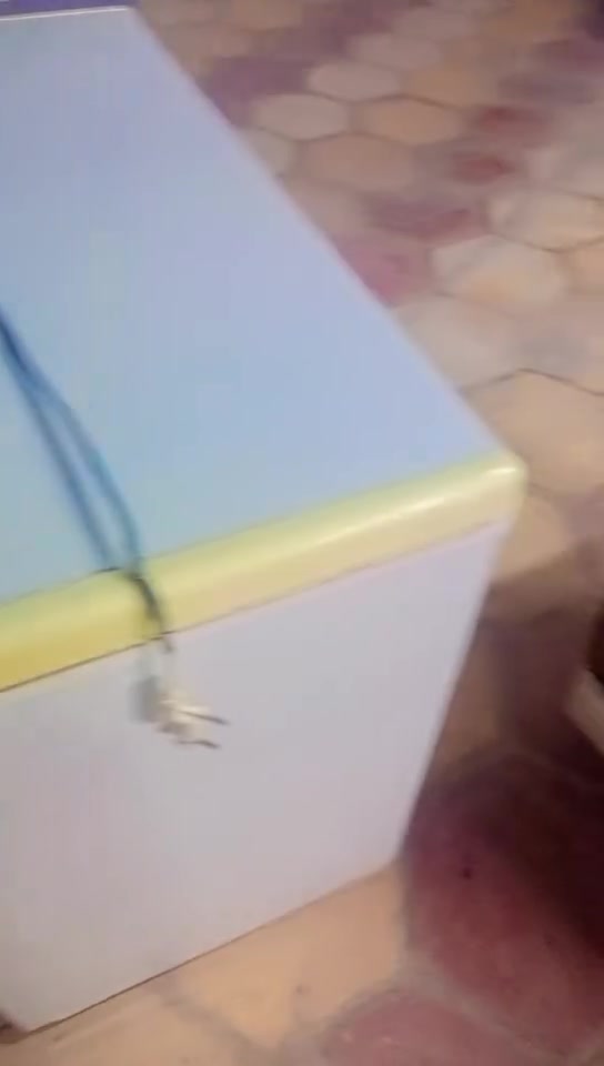 السلام عليكم من رخصة الادمن المحترم.
اغراض بيت للبيع كلش نظيفات.سلايت
غرفة نوم تركيه لون ابيض.
مجمده حجم وسط.
طباخ خمس عيون.
كلهم بسعر 600  الف فقط .
اي استفسار الاتصال على ***********
