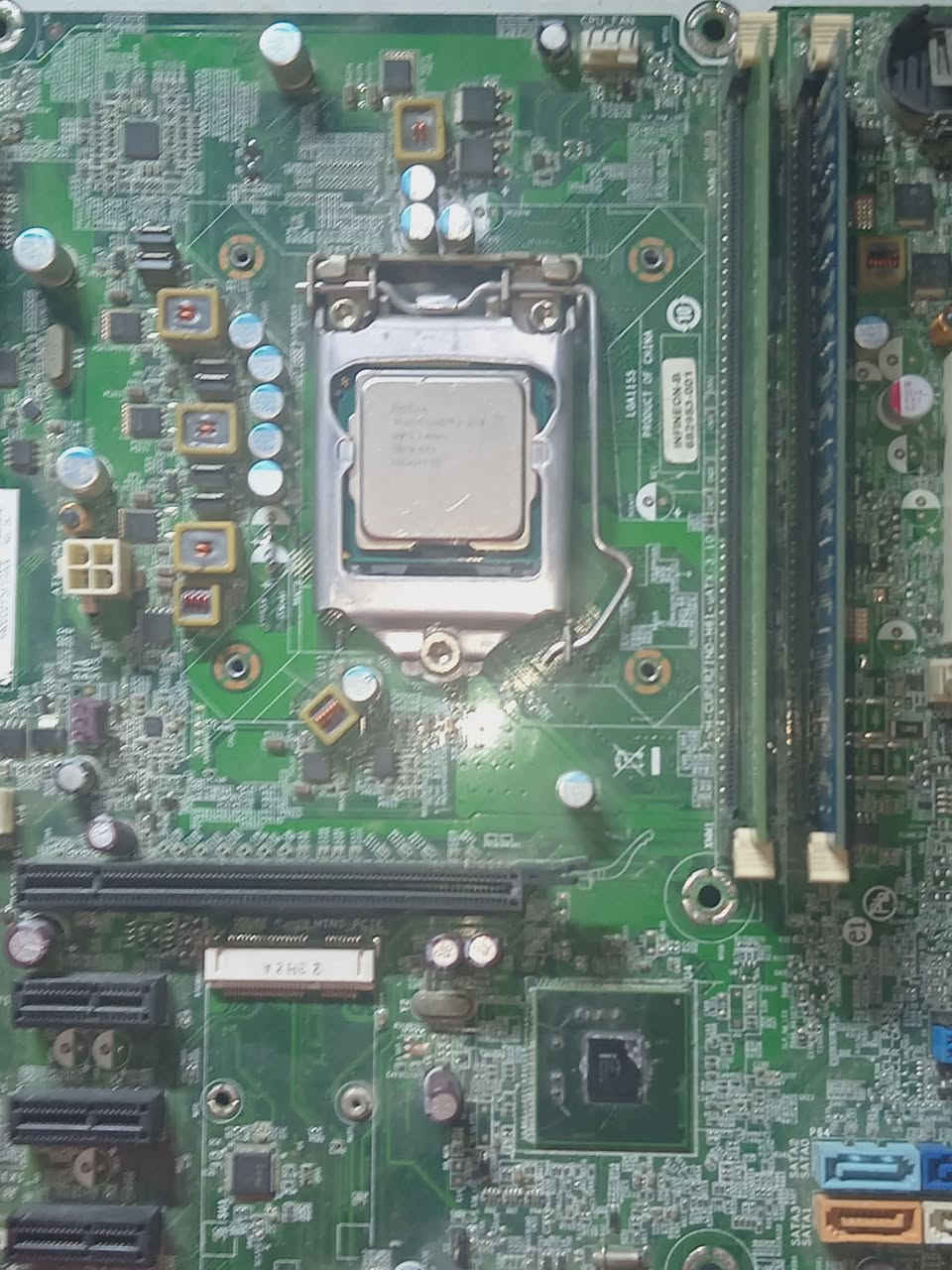 سلام عليكم
غراض للبيع اخوان ركز اكو اشياء مفحوصة واشياء غير مفحوصة
معالج  xeon x5680 3.33ghz عدد معالجين ثنينهن شغالات ونضيفات
معالج i5 3570 3.40ghz شغال ومفحوص
رام 4 كيكا ديسكتوب غير مفحوص
رام 32 كيكا بايت ddr3 سيرفر غير مفحوصات
بورد h61 غير مفحوص
بورد سيرفر ddr3 غير مفحوص
هاردات نص تيرا و4 تيرا غير مفحوصات مع كيبل ساتا الخاص بيهن
معالج  بانتيوم 3.00ghz ddr2
باور 300 واط اصلي HP شغال مفحوص مع كيبل باور خاص به
مبرد هوائي 8 انابيب نحاس ممتاز نضيف موضح بل صورة وياة غراضة
يتوفر توصيل والي يريد يشتري هلا بيك بل خاص
+ اخوان فدوة ركزو الغراض الي غير مفحوصه ابيعهن فحم 
والي مفحوصة اذا طلعت عاطلة تدلل ارجعهن الك


**إذا كنت صاحب هذا الإعلان وتريد حذفه لأي سبب، رجاءا أرسل رسالة إلى الدعم الفني**