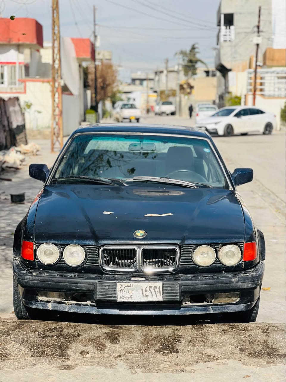 بیئێم مۆدیلی 1992
مه‌كینه‌ی 744ی V8گێڕ عادی
ئارمی پلاستیكی سلێمانی ئارم و ئه‌وه‌لیات به‌شه‌رت
گێر و مه‌كینه‌ و ئه‌كسل به‌شه‌رت
موسو بڕاوه‌ به‌شه‌رت 
٤جام كاره‌با
سلایت 
كوشن سیاحی 
ته‌جیل بلوتوس
٤تایه‌و ویلی لۆك
سعری ٢٨گه‌لا
شوێن سه‌یدسادق
*********** حلبجة, السليمانية
