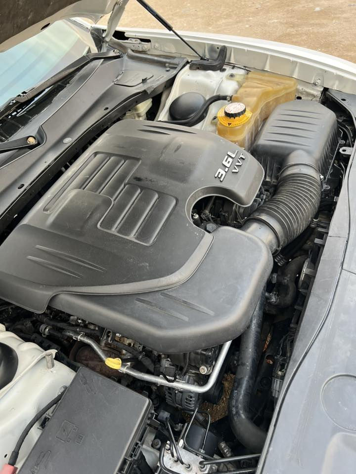 السلام عليكم دوج جارجر موديل 2014 السياره مكفوله كصه وانتر بوال وعشاير وسرقه مكينه كير باكارتون حداديه تخم تاير جديد باتري جديد سياره خير من الله ما مشتغله ع خط السياره خليجيه طابه من الكويت سعر سيار70 مكان السياره بصره بيك خير ودلل  *********** واتساب وتصال موجود
السياره متومه ع رقم الشاصي
