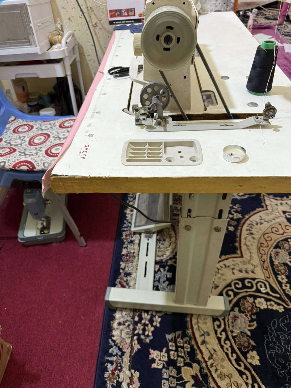 مكينة خياطة GMCEY صناعي للبيع مكينة منزلية نظيفة وشغالة مثل ما موضح الكم سعرهاا 200,000 دينار  للتواصل ماسنحر + واتساب ***********
