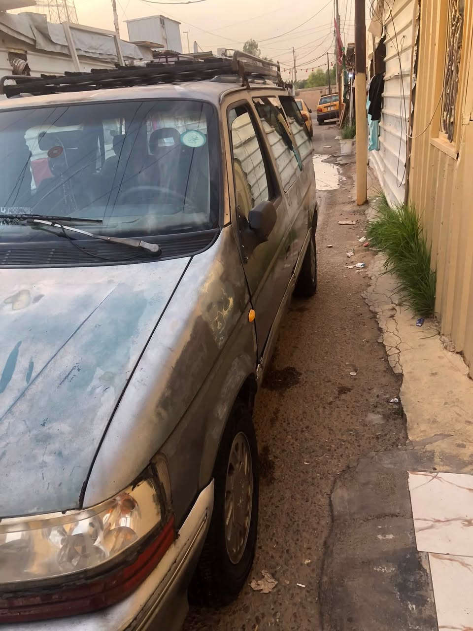 السلام عليكم دوج سبعه راكب وارد امريكي تبخر شي قليل ومساگيها بل دهن سياره متروكه الكهربائيات مالتها كلها نضيفه 
السعر 25 وبيها مجال 
مكانها بغداد الشعب 
رقم التليفون ***********
