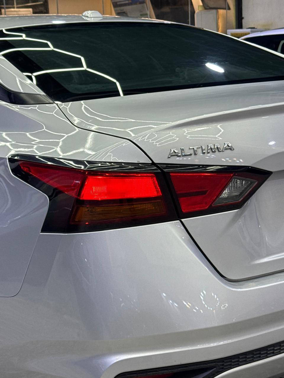 السلام عليكم اول شي نذكر رسول الله وأل بيته.
السياره نيسان التيما وارد امريكي .
الوان: رصاصي.
محرك السياره : 2500.
السياره رقمه نجف .
عداد المسافه 120000ميل
موديل السياره2020.
حادثه : قطعتين وبارد قليل بل قماره.
مواصفاتها. تحكمت استيرن  عداد تحديد السرعه  كامره ليليه شاشه كبيره .
 صاحب المعرض1 علي الكرعاوي.                                         صاحب المعرض2 مصطفى شعبان.                                      رقم المعرض:***********. سعر السياره 110وبيه شويه مجال
