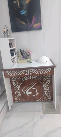 ميز اكريلك للبيع ٢٥ الف