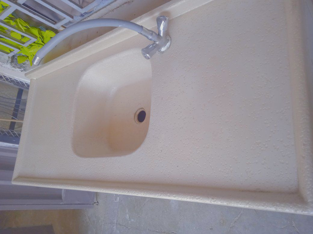 للبيع كاونتر 3 قطعه قياس مترين الكاونتر وسنك قياس متر و 30سم الأبواب خشب داخل المنيوم قليل مستخدم بعده جديد


**إذا كنت صاحب هذا الإعلان وتريد حذفه لأي سبب، رجاءا أرسل رسالة إلى الدعم الفني**