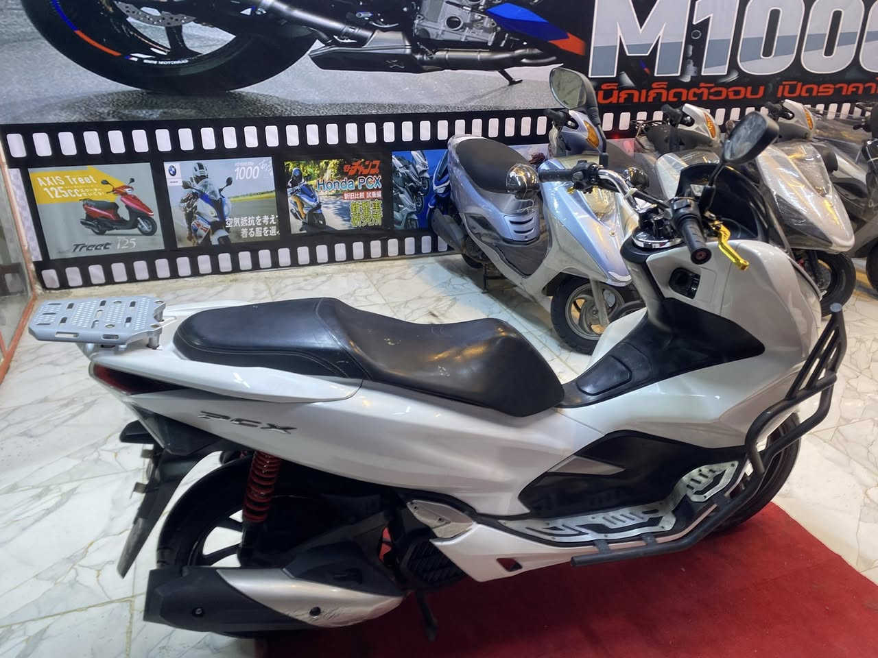 سلام عليكم بي سي اكس الجيل الثالث 
دراجه جديده مكينتها برغي مامفتوح بيها 
حساس استان حساس ازدحام 
درع دراجه مابيها اي نقص 
عنواني بغداد حي البتول قرب فلكه حي النصر 

***********
