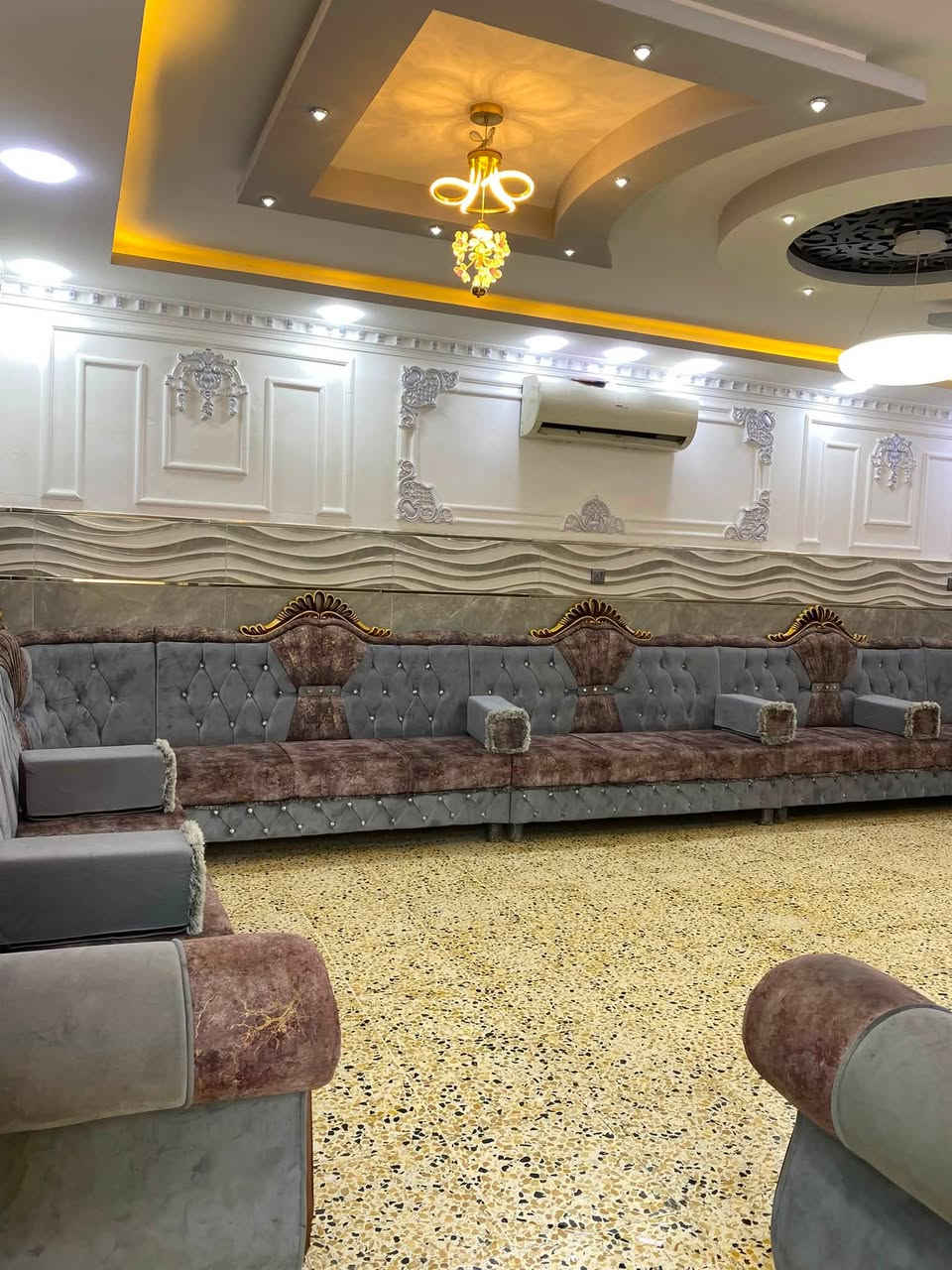 بيت للبيع في الموصل حي الاصلاح الزراعي ،ملك صرف
360 متر ،يتكون من طابقين الطابق الاول ثلاث غرف وهولين واستقبال ومطبخ وصحيات ومنور وترك والطابق الثاني غرفتين وصحيات وسطح كبير
التواصل ‭***********‬

‭***********‬
