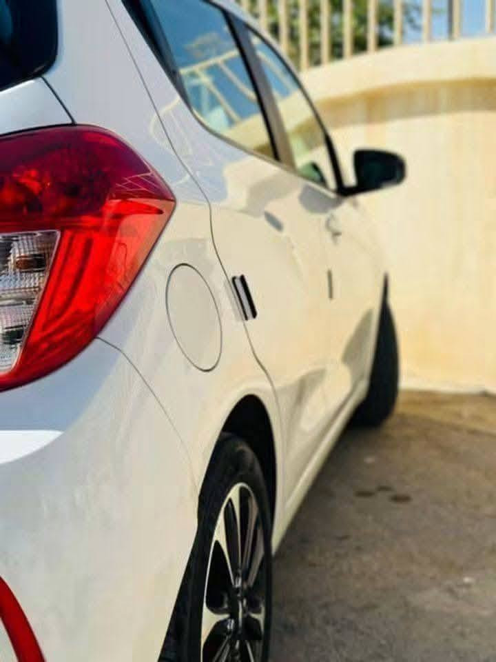 موصل
موصل
موصل 
للبيع | Chevrolet Spark 2021 | وارد أمريكي 🇺🇸
سيارة نظيفة جدًا، اقتصادية بالوقود، مناسبة للاستخدام اليومي داخل المدينة، ومحركها و كير بحالة ممتازة.
المواصفات:
موديل 2021
وارد أمريكي
محرك اقتصادي 1.4L اقتصادي و قوي 
كير أوتوماتيك
ممشى 33 ألف
اللون الأبيض
سقف بلادي اسود
شاشة تدعم Apple CarPlay و Android Auto 
كاميرا خلفية
بلوتوث + USB + AUX 
تكييف ممتاز
نظام ABS مانع انغلاق الفرامل
وسائد هوائية 
نظام الثبات الإلكتروني
حادث السيارة سطحي خفيفة جداً مكفولة من التبديل فقط تصليح جاملغ امامي .جاملغ خلفي
.. ايرباك شاصي دواخل مكفول  
📞 للتواصل:
 ***********.
.***********
