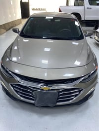 للبيع او مراوس   ماليبو 2022 LT لون ذهبي   ماشيه 60,000 mi  الضرر/ حاد...