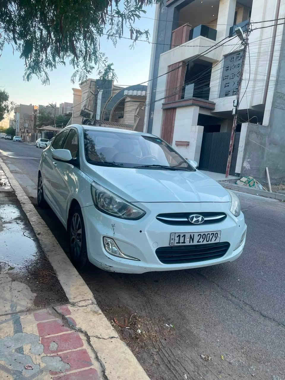 هيونداي أكسنت 2016 (فول مواصفات) بحالة ممتازة
تفاصيل السيارة:

 النوع: هيونداي أكسنت (Hyundai Accent)

 الموديل: 2016

 الفئة: فول مواصفات

 الحالة العامة: السيارة بحالة ممتازة جداً وجاهزة للاستخدام فوراً (شغل واطلع).

المواصفات والوضعية العامة:

 محرك وتبريد وكير بشرط الفحص (بحالة ممتازة).

 داخلية السيارة نظيفة جداً ومحافظ عليها.

 ملاحظة البدي (الهيكل): السيارة مكفولة من الدعم والصبغ، عدا وجود تعديل على البارد في الجاملغ الخلفي فقط (تعديل بسيط وبدون تأثير على جمالية السيارة).

مكان التواجد: بغداد - الكاظمية 

السعر: [ 115$ ]

"للاستفسار

للتواصل

الاتصال على الرقم: [*********** ] أو المراسلة عبر الواتساب.
