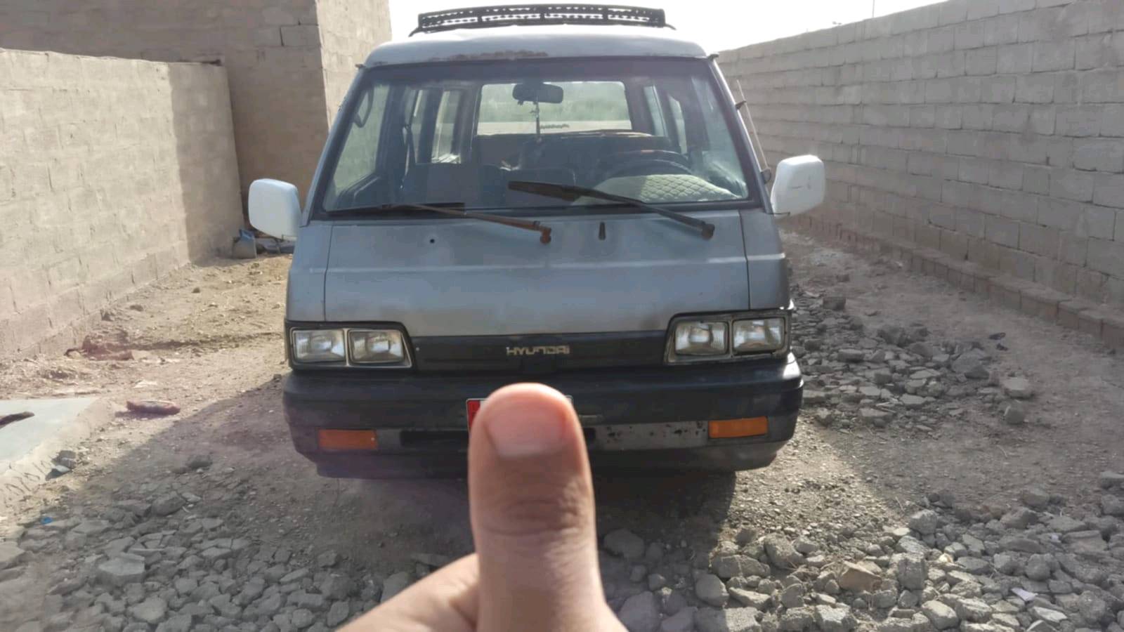 هونداي موديل 1992 للبيع تخم تاير مكينه مستحقه حدادية وسمكرة جديده تخم تاير جديد رقمها واسط للاستفسار أكثر مراسلة الصفحة
ممكن تكتبلي شنو الموديل بالضبط؟ هاي هونداي غريس لو شنو النسخة/النوع؟: 
 هونداي 1992
المكينه شكد حالتها؟ تشتغل مضبوط لو بيها نقص وتحتاج تصليح غير الحدادية والسمكرة؟: 
تحتاج صيانه الان شغالة 
القير عادي لو أوتو؟ وشنو وضع الدوشمة/الكهرب/المكيف إذا موجود؟: 
الكير عادي 
الأوراق كاملة لو شنو وضع التسجيل والفحص؟ ورقمها واسط بعده موجود؟: 
تحويل مباشر 
وين مكان السيارة بالضبط، وشنو السعر النهائي وهل بيه مجال بالمفاوضة؟: 
الكوت 