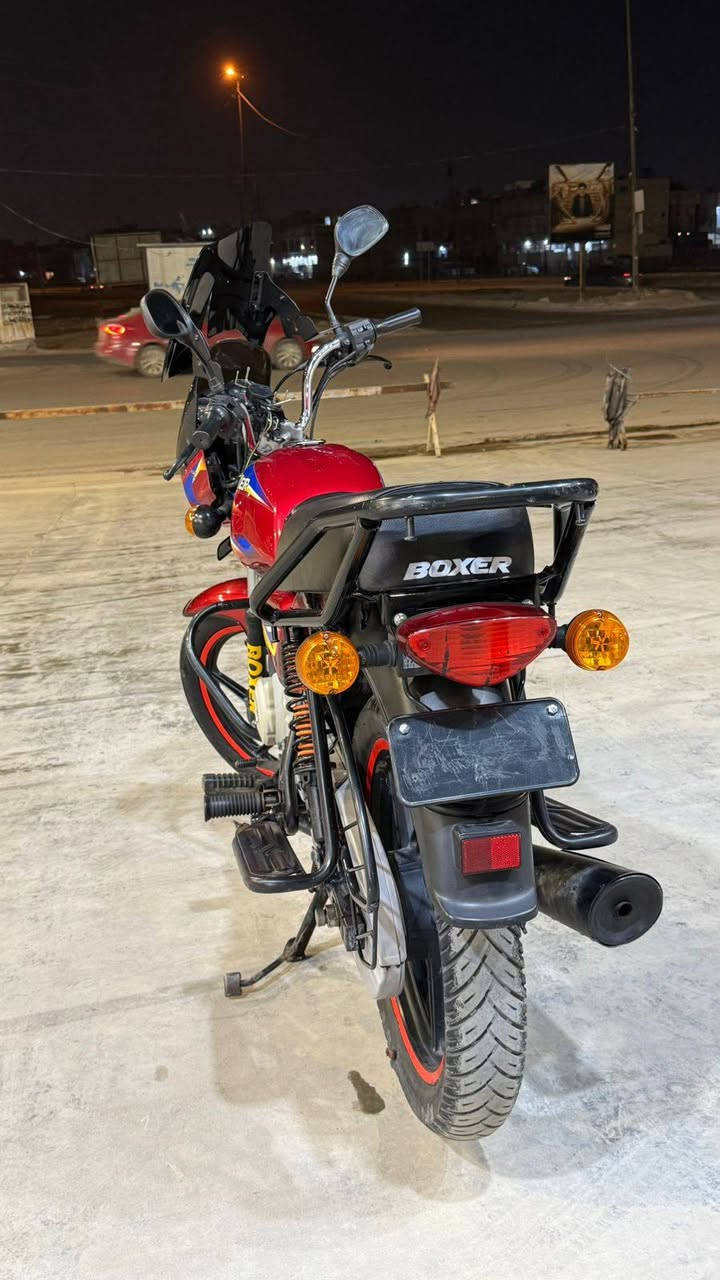 سلام وعليكم دراجه بوكسر للبيع موديل 2021 نازله بل 2022 مرقم لوحات وسنويه تحويل ثاني يوم كفاله عامه ماشيه 11 الف حقيقي مكينه كفاله الدراجه نفس الي بلصور الاتصال *********** مكاني بغداد تقاطع درويش السعر 2150
