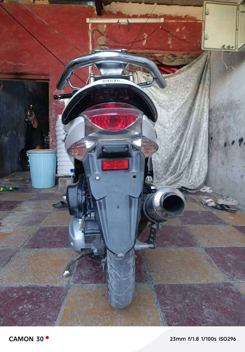 سلام عليكم دراجه بيسي اكس جيل اول دراجه ندعمت تفلش بجمها بس كفر شاصي اي ضرر مابي مكينه ما مفتوحه دراجه مزوده من ليبان صالنصا وكلجات فقط عنوان المشتل سعر دراجه 8 ورقات وبيها مجال اتصال ع رقم او واتساب ‏‪***********
