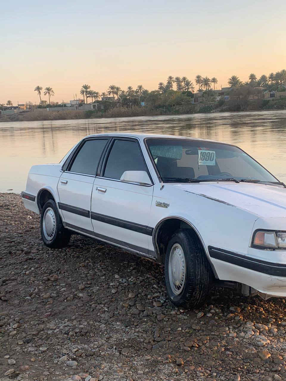 السلام عليكم
سياره اولدز موديل 90 رقم انگليزي مميز سنويه وهزه جديده المكان سامراء 
السعر 40 وبيها مجال
***********
