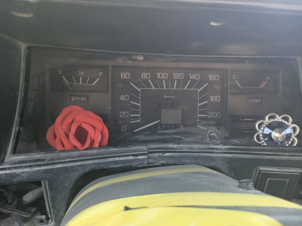 السلام عليكم عندي سياره كراون 81 رقم صلاح الدين صاحبه موجود مكينه بيه خيط بخار بلاديه مالاته تخم تاير جديد كهرابيات عله شغاله سعر 11ورقه بيه مجال مكان بغداد معلومات أكثر تصال عله رقم ***********
