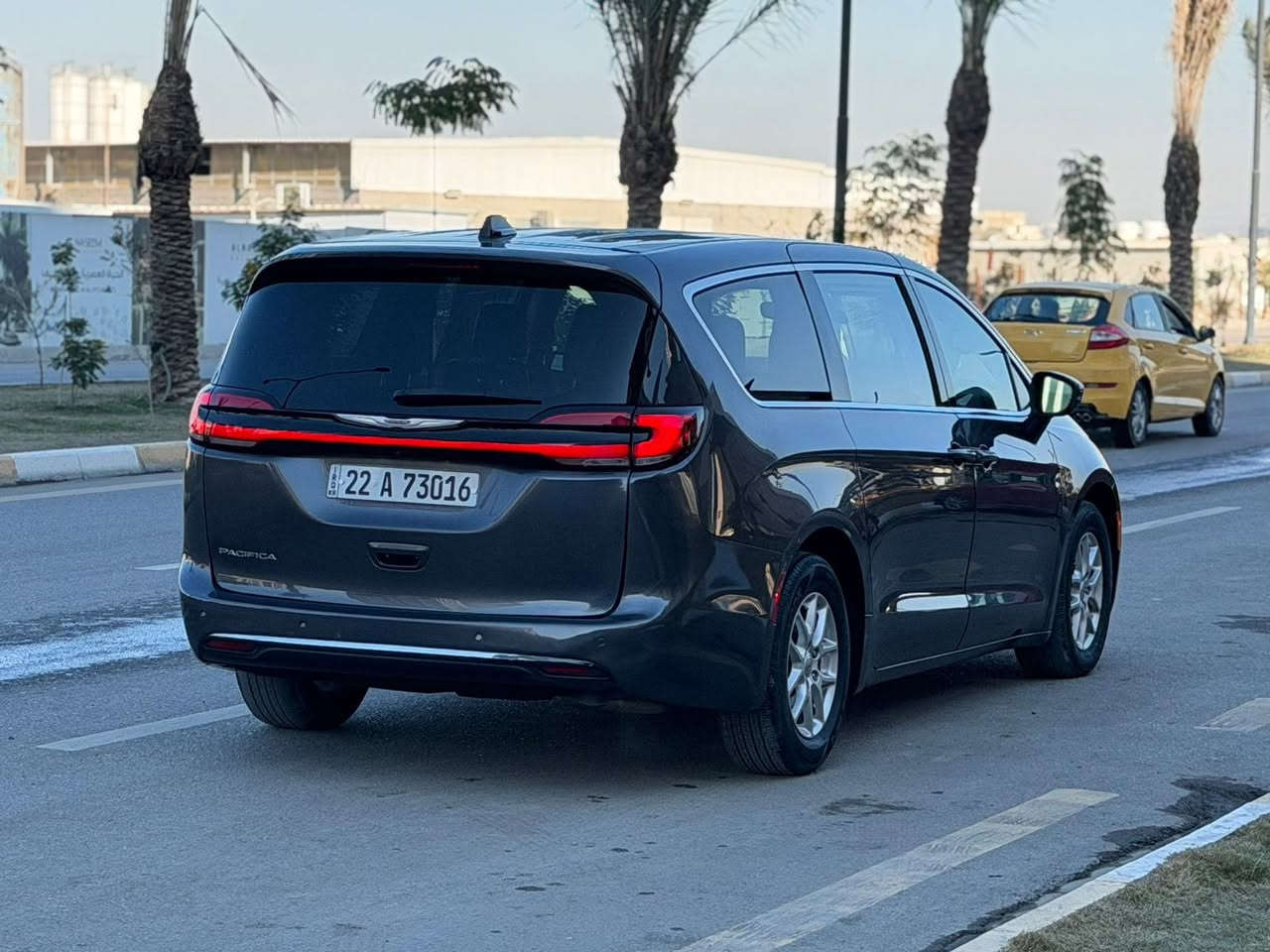 Chrysler Pacifica Touring L 2023 Gray 3.6L vin
للبيع دوج باسفيكا وارد امريكي موديل 2023

حادث موضح بالصور صبغ نص باب الصندوق باقي السيارة مكفولة من الصبغ 

***********

سعر 243 ورقة 

بصمة تشغيل وابواب بصمة وتشغيل عن بعد 

حجم محرك 3600 

ابواب خلفية سلايد كهربائي 

كشنات جلد وكهرباء 

كشن خزن 

صندوق كهرباء شفط 

كير ماوس

منافذ شحن بكل مكان

شاشة كبيرة الحجم وكامرة دوارة

اشاير بالمري 

رادار نقطة عمياء تحديد مسار توقف ذاتي 

لايت وبك لايت اناره زينون led

7 راكب 

ثلاث قطع تبريد مركزي

هاند بريك بصمة 

سعر 243 ورقة 

رقم اربيل خصوصي دخول جديد وترقيم جديد 

مكان السيارة بغداد الكرخ قرب شارع مطار بغداد الدولي 

***********
