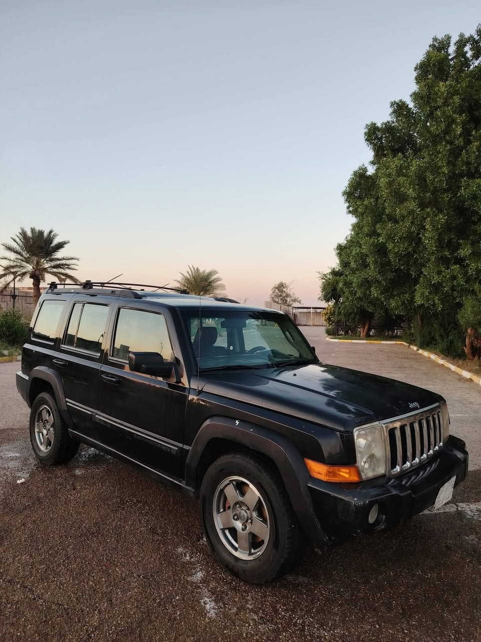 #جيب كوماندر 2008 رقم بغداد محرك 4700 فول مواصفات للأخير تحكمات ستيرن تدفئه تبريد 3 قطع
سلايت قماره  تبريد ثلج دوسة البنزين كهرباء تصعد وتنزل بصمه تشغيل عن بعد جنطه كهرباء كشنات كهرباء جلد تو ويل اس ار تي رياضي  بلادي 7 راكب تخم تاير جديد السياره بيها منظومة غاز حكوميه المنظومه بيها كارت صيانه السياره نقصها صدر امامي خلفي ونبدل جاملغات وبنيد عنوان بغداد
*********** بيه واتساب واتصال
السعر 90 بيها مجال
