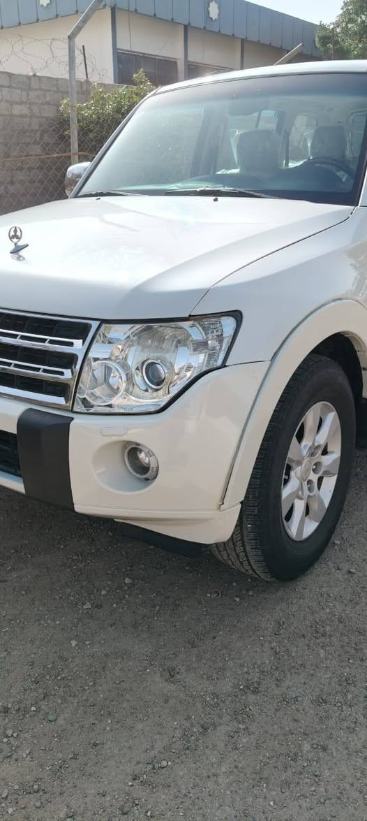 السلام عليكم باجيرو موديل 2010خليجي حبتور فول مواصفات فتحه سقف تحكم ستيرن ثلاث جهات زراكات بالدعاميه صاج ملكي داخل جلد دمام ستيرن صاج رقم بغداد الجديد باسمي السيارة مكفولة من الصبغ والتبديل كير جديد محرك جديد السيارة جديده بمعنى الكلمه السعر 145وبيه مجال رقمي (***********)
