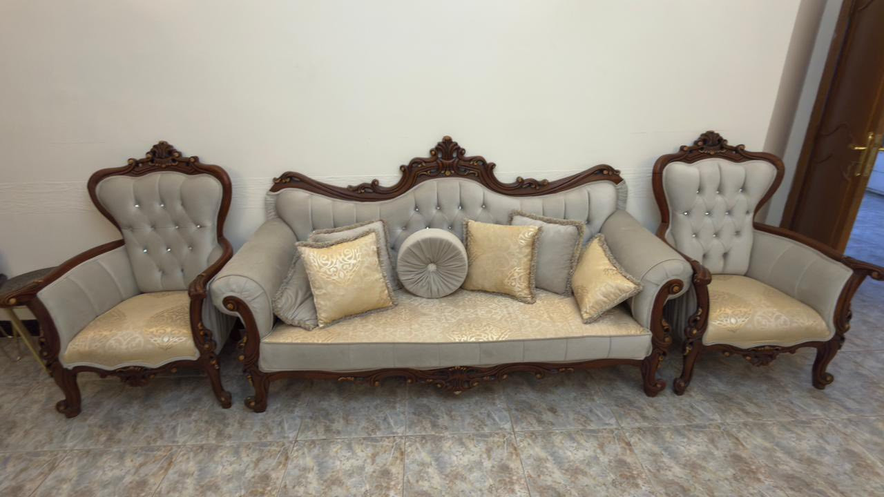 السلام عليكم
للبيع تخم قنفات اخو الجديد 

١٠ مقاعد و ويا ٢ مقعدين اضافي مع طبلة وسطية

جديد جدا مستخدم فقط شهرين 

السعر مليون و ١٥٠ الف  مكاني بغدادالمنصور هاتف 0771282070


**إذا كنت صاحب هذا الإعلان وتريد حذفه لأي سبب، رجاءا أرسل رسالة إلى الدعم الفني**