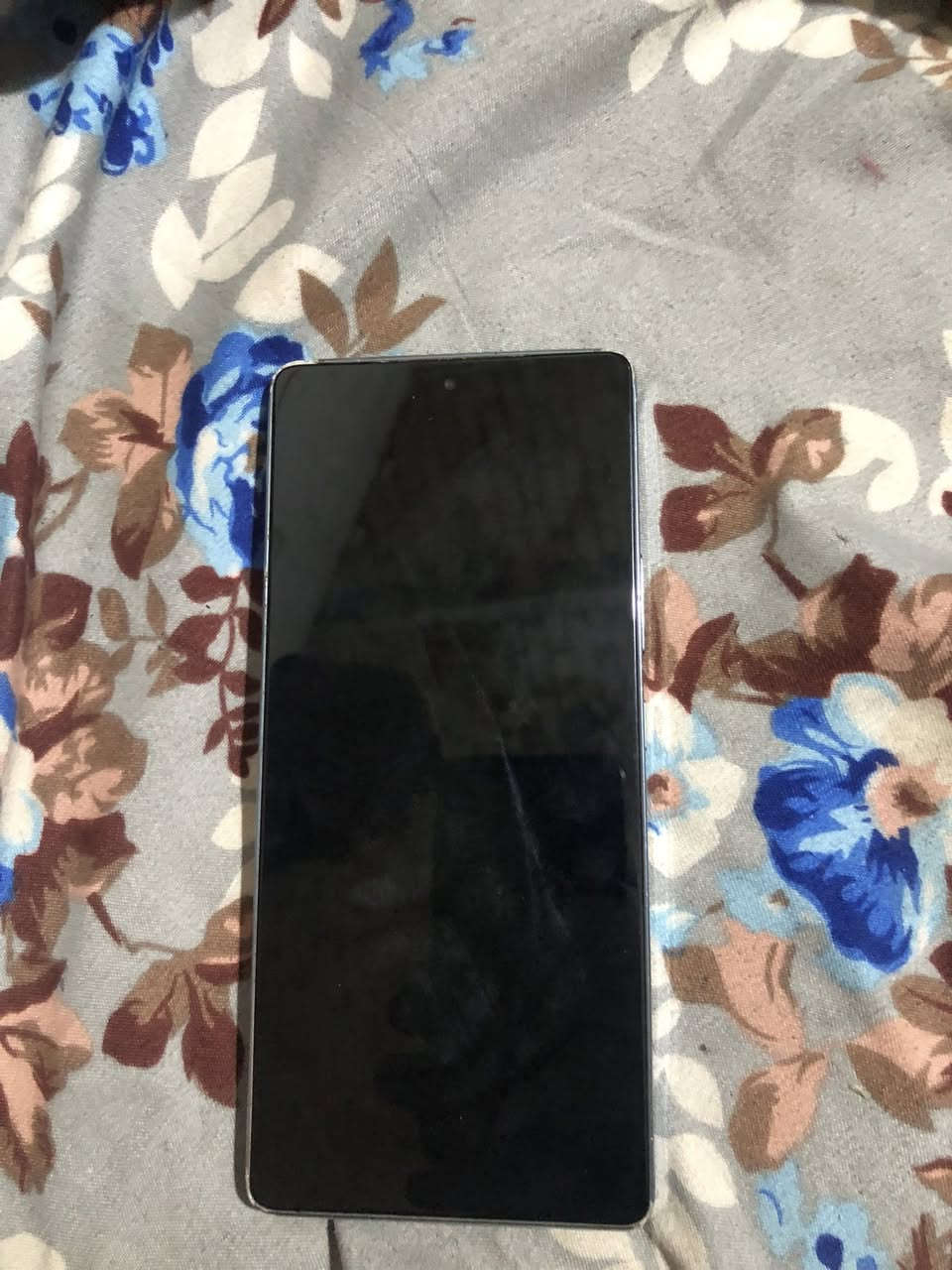 سلام عليكم موبايل GT20برو الجهاز نضيف فقط ﺑـسـہ هاذه الفطر البل جمامه مال الكامره وما مثر عل تصوير السعر 210وبي مجال مكاني الكاظمية الرقم ***********
